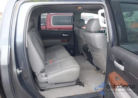 2010 Toyota Tundra Limited 5.7L V8 z USA, uszkodzony, nr VIN 5TFHW5F14AX100237